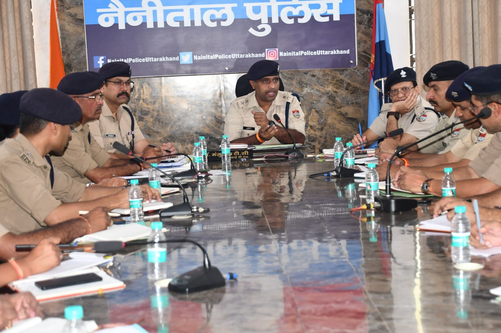 कैंची धाम मेले के दृष्टिगत एसएसपी नैनीताल ने राजपत्रित अधिकारियों व थाना प्रभारियों के साथ की समीक्षा गोष्ठी