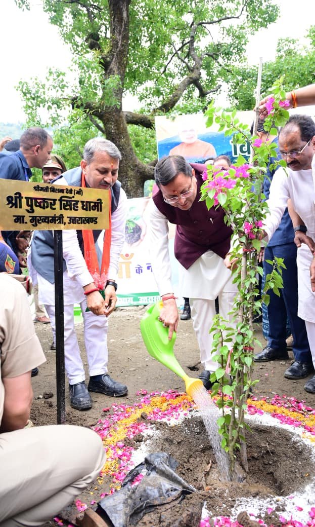विश्व पर्यावरण दिवस  के अवसर पर मुख्यमंत्री धामी ने की पौधारोपण की शुरुआत