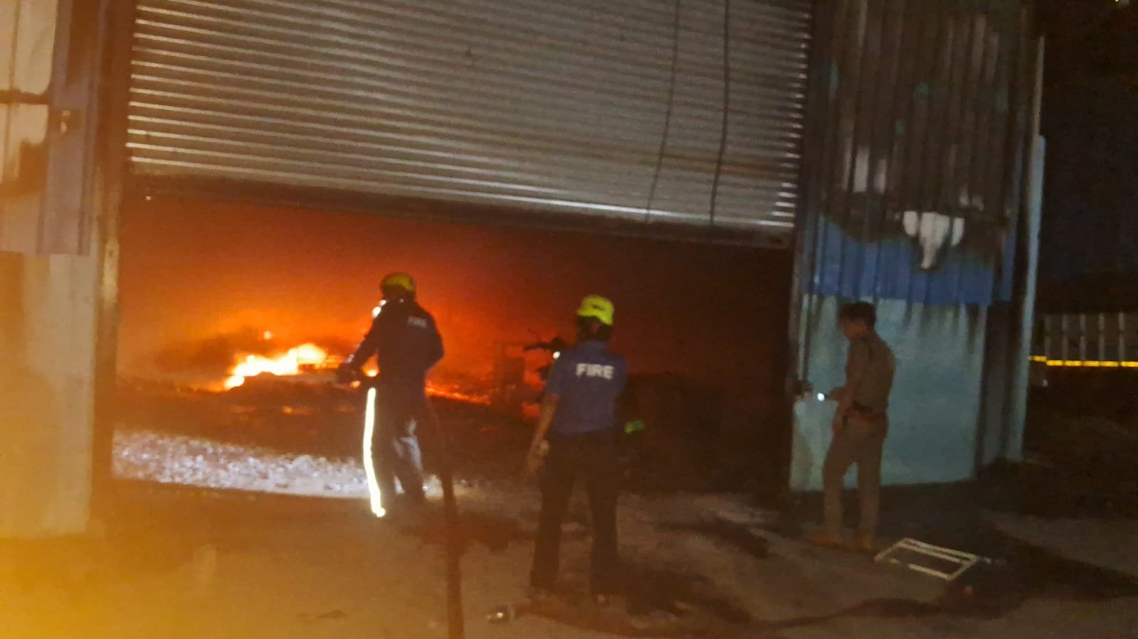 रामपुर रोड स्थित अमेजॉन के गोदाम में लगी आग, पुलिस और फायर सर्विस ने पाया काबू
