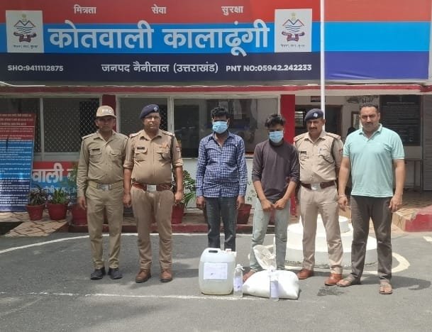 ऑपरेशन प्रहार के तहत कालाढूंगी पुलिस की बड़ी कार्यवाही, 20 लीटर कच्ची शराब व 75 पाउच अवैध शराब के साथ दो तस्कर गिरफ्तार