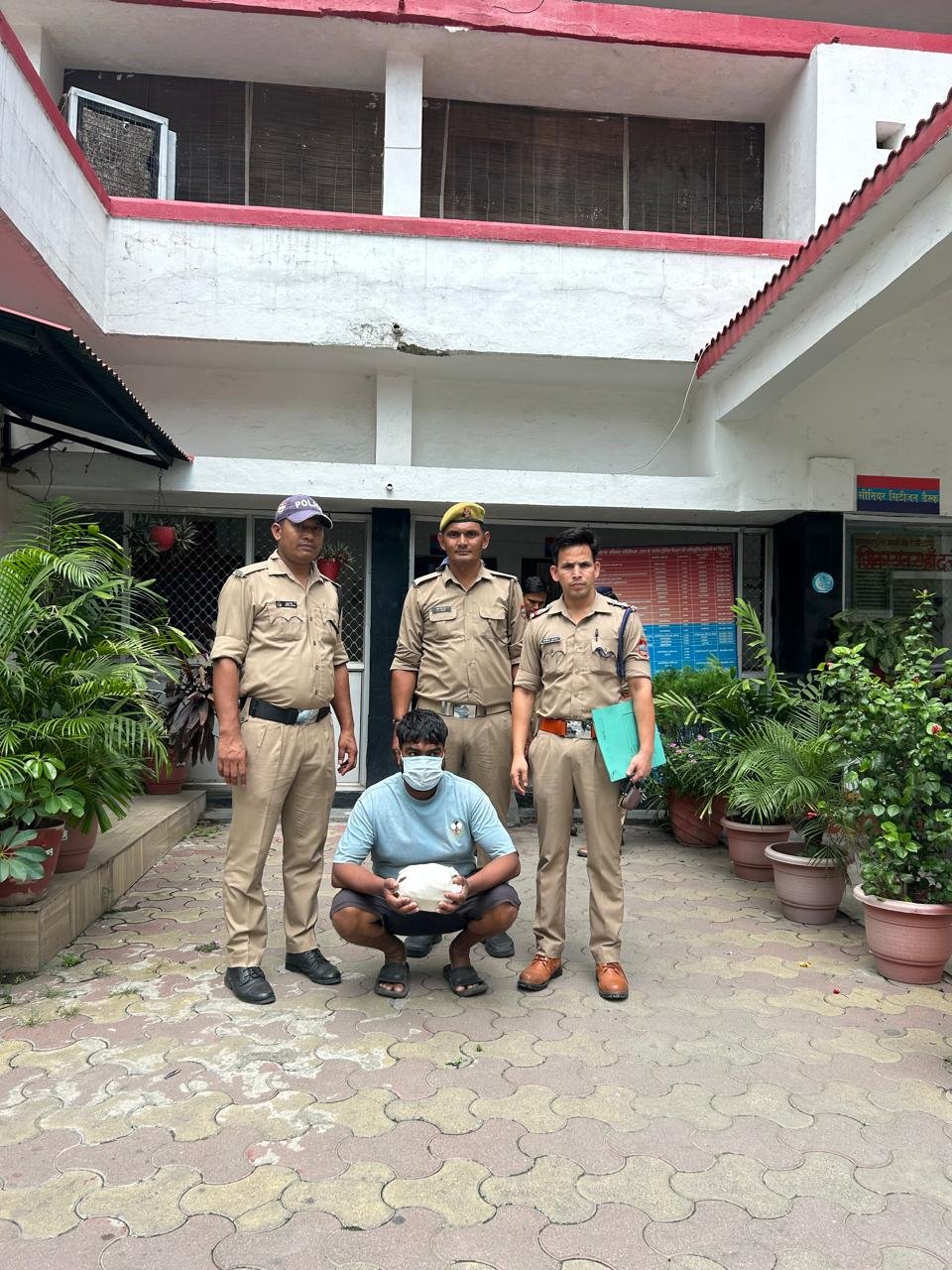 ऑपरेशन प्रहार के तहत कुमाऊं पुलिस की बड़ी सफलता, 1.121 किलोग्राम अवैध चरस के साथ शातिर तस्कर गिरफ्तार