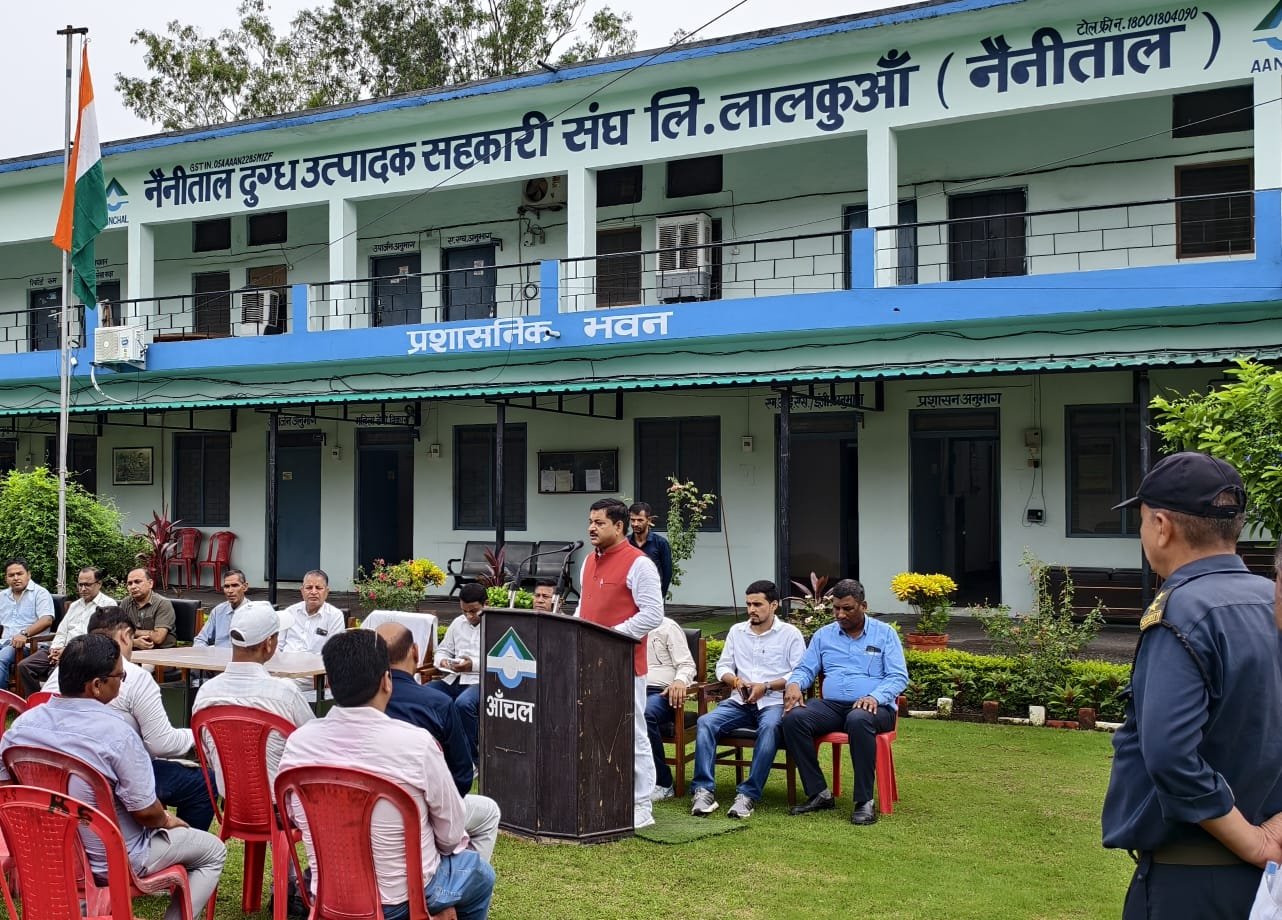 आंचल दुग्ध संघ की 705 समितियों में मनाया गया आजादी का पावन पर्व