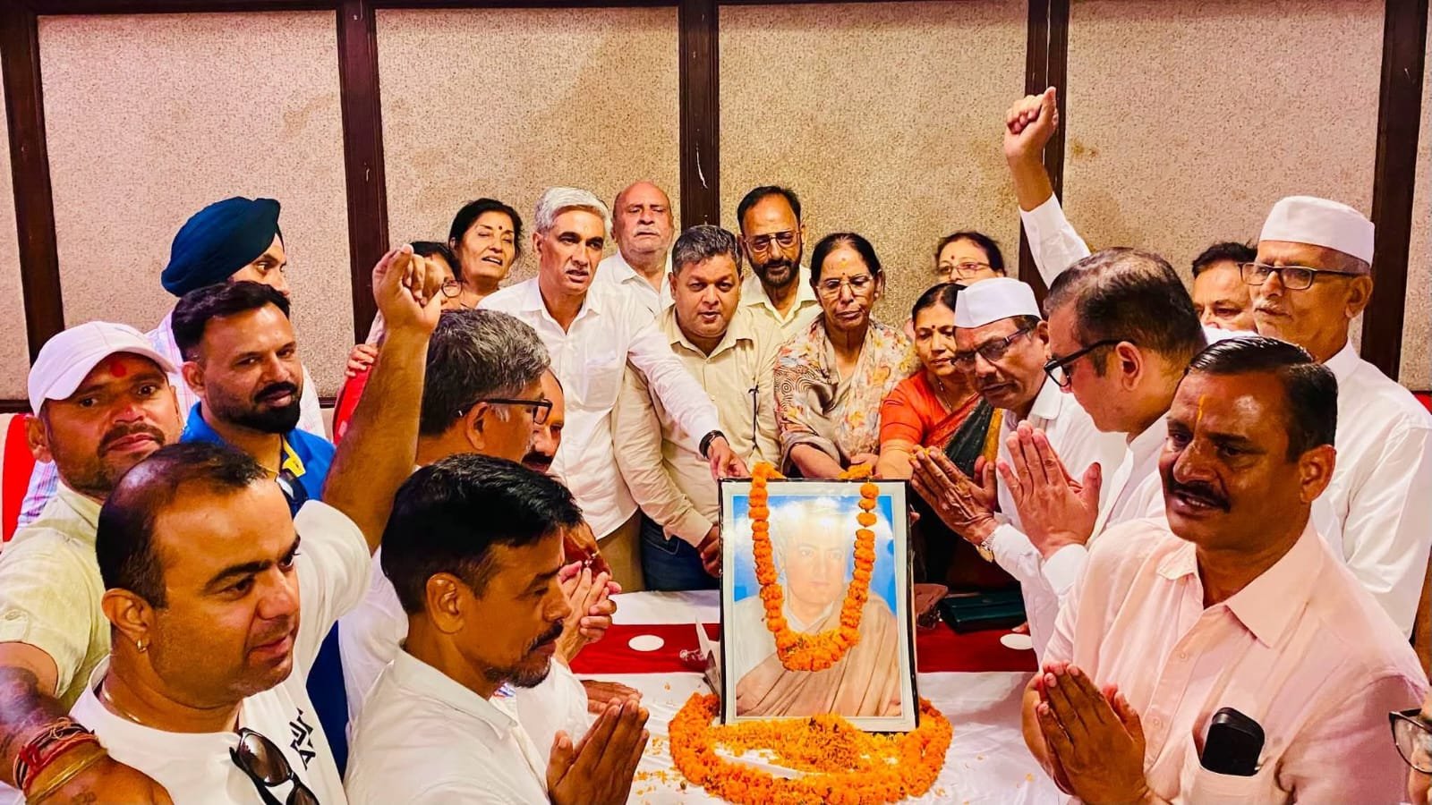 राजीव गांधी जयंती पर जिला-महानगर कांग्रेस ने किया श्रद्धासुमन अर्पित