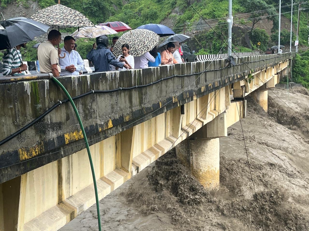 भारी वर्षा के दृष्टिगत प्रशासन अलर्ट, एसडीएम हल्द्वानी और तहसीलदार ने किया विभिन्न क्षेत्रों का स्थलीय निरीक्षण