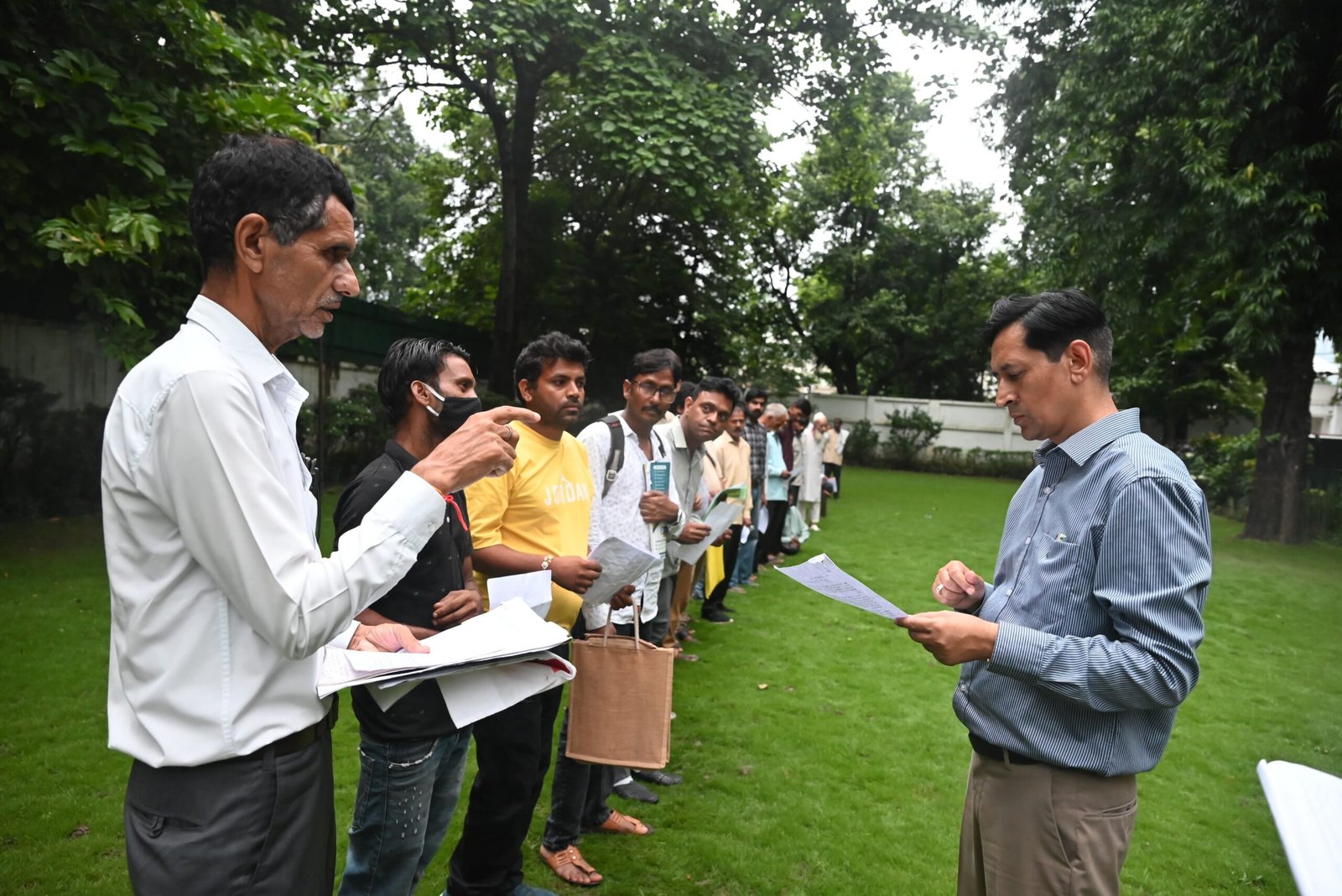 कुमाऊं आयुक्त ने जनसुनवाई के दौरान कई नागरिक समस्याओं से जुड़े मामलों की सुनवाई की, कई मामलों का मौके पर ही किया समाधान
