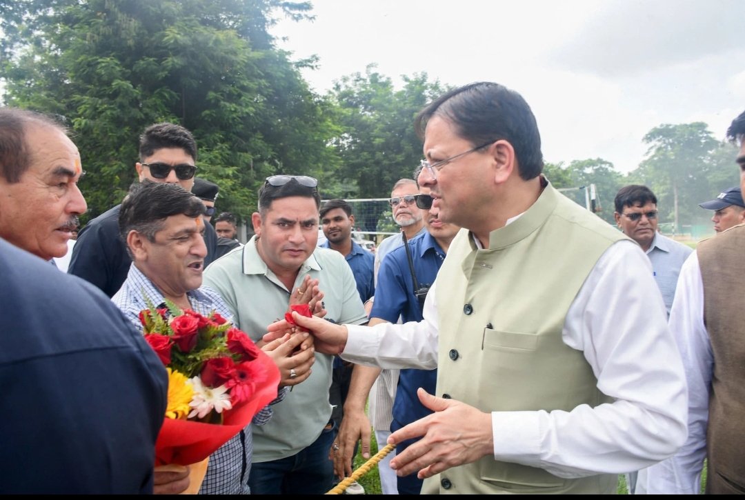 मुख्यमंत्री धामी पहुंचे हल्द्वानी, जनप्रतिनिधियों से मुलाकात कर जाना हाल – चाल