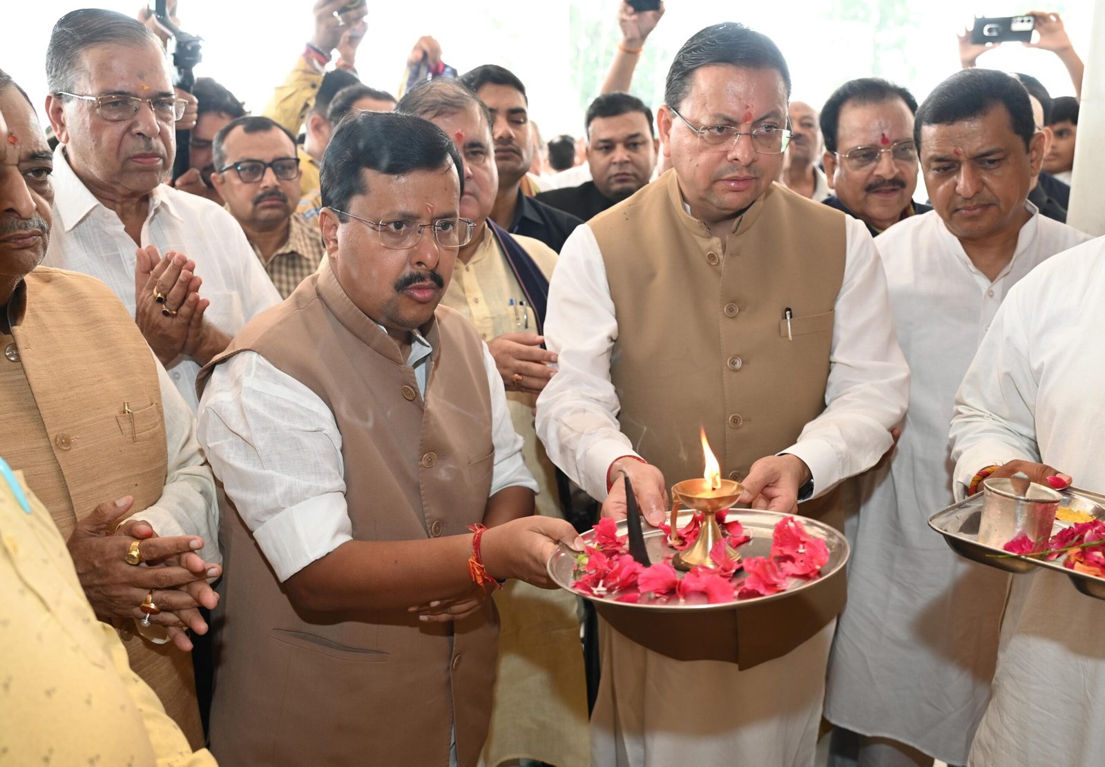 मुख्यमंत्री ने श्री महालक्ष्मी अष्टभुजा मंदिर में पूजा-अर्चना कर प्रदेश की सुख-समृद्धि की कामना की
