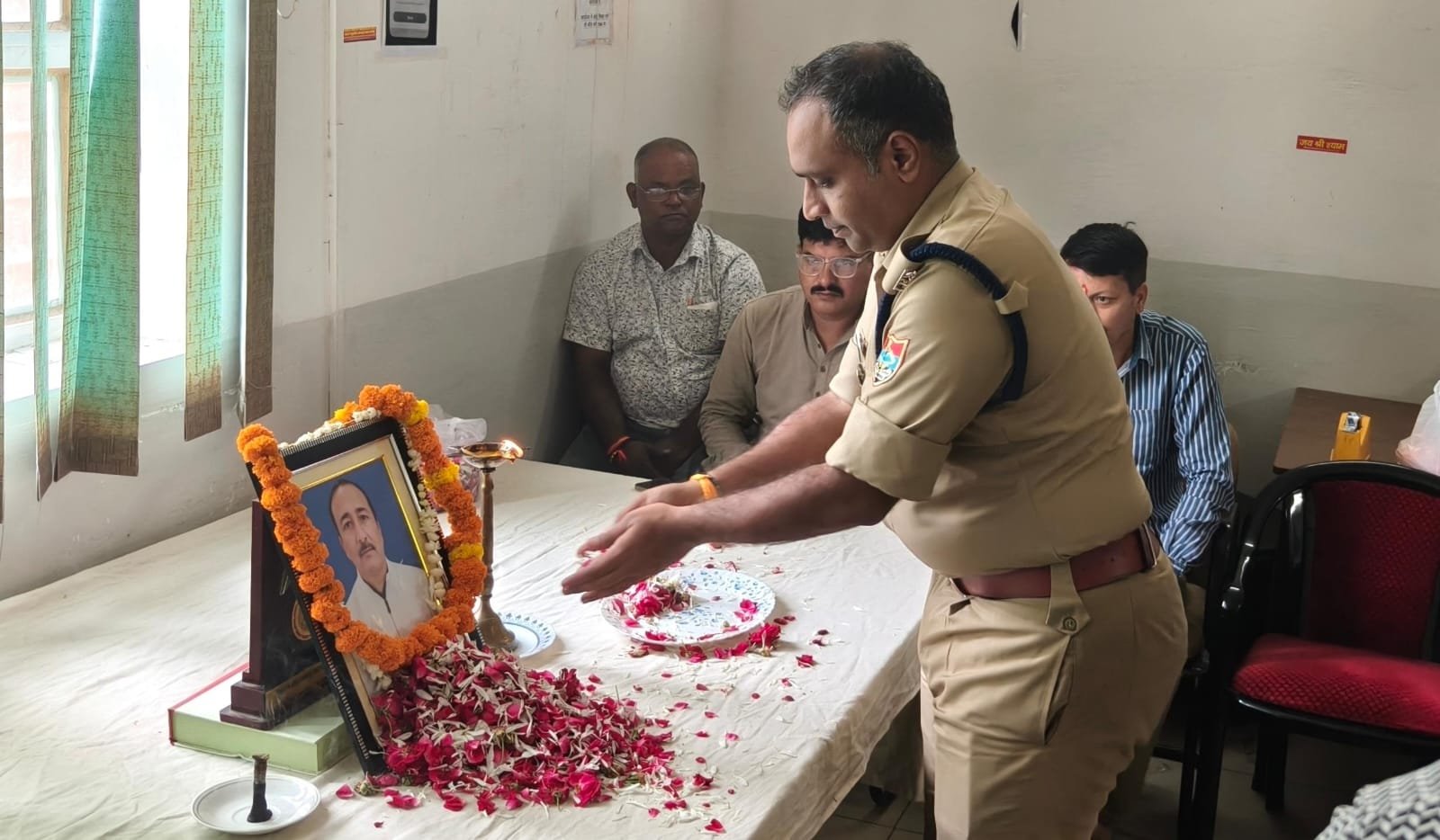 मीडिया सेंटर हल्द्वानी में आयोजित शोक सभा को मुख्यमंत्री ने दूरभाष के माध्यम से किया संबोधित, व्यक्त की गहरी शोक संवेदना