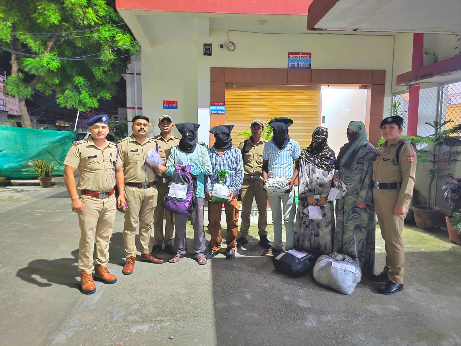 रामनगर पुलिस टीम की नशा तस्करों पर ताबड़तोड़ कार्रवाई, 7.553 किलोग्राम अवैध गांजा बरामद, 2 महिला समेत 5 तस्कर गिरफ्तार