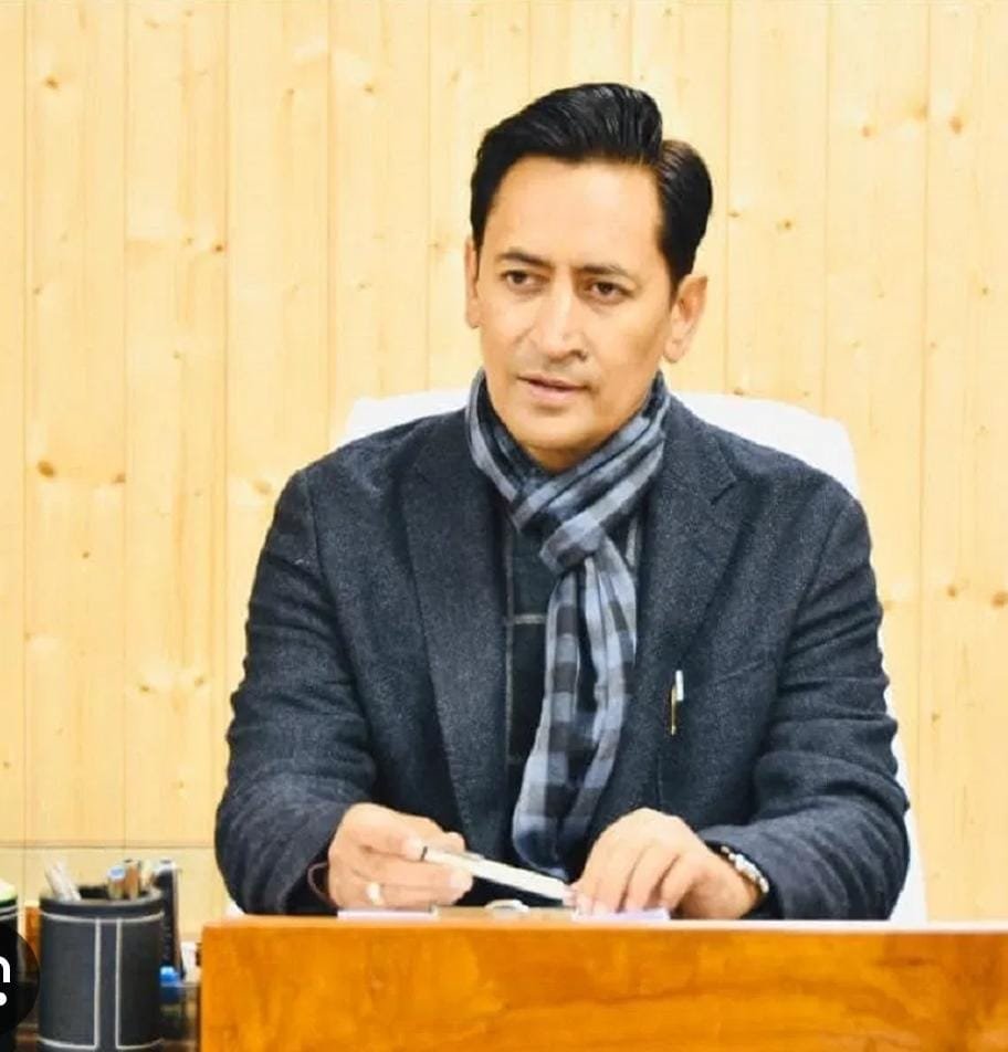 कुमाऊं आयुक्त दीपक रावत ने स्ट्रीट लाइटों की वार्डवार जांच के दिए निर्देश