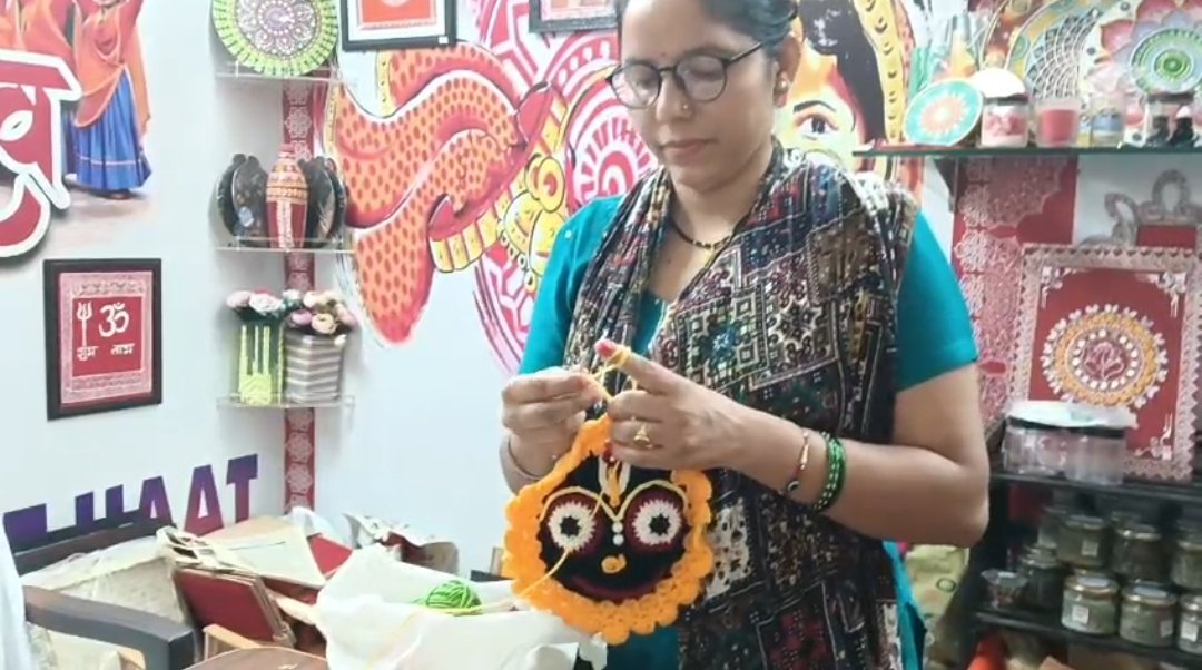 महिला आत्मनिर्भरता की राह पर रामनगर की पुष्कर सोसायटी, सरकार के सहयोग की उम्मीद से आगे बढ़ रहा स्थानीय हुनर